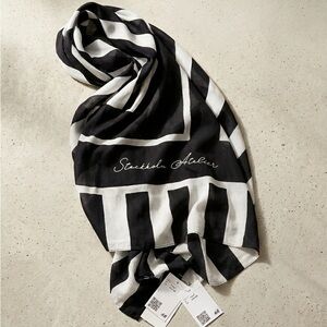 H&M NWT Black & White Graphic Scarf Wrap 71x47 Oversized Shawl Stockholm Atelier